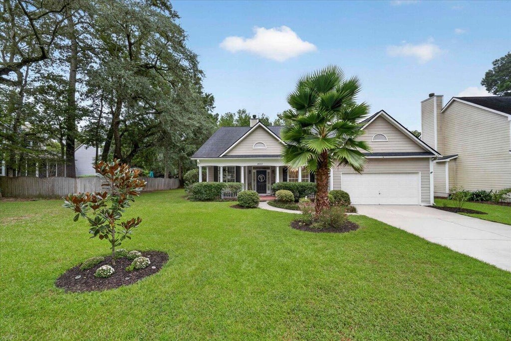 Photo of 4001 Plantation House Road, Summerville, SC 29485 (MLS # 26026889)