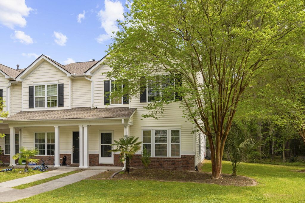 Photo of 400 Chinquapin Drive, Summerville, SC 29485 (MLS # 26010151)