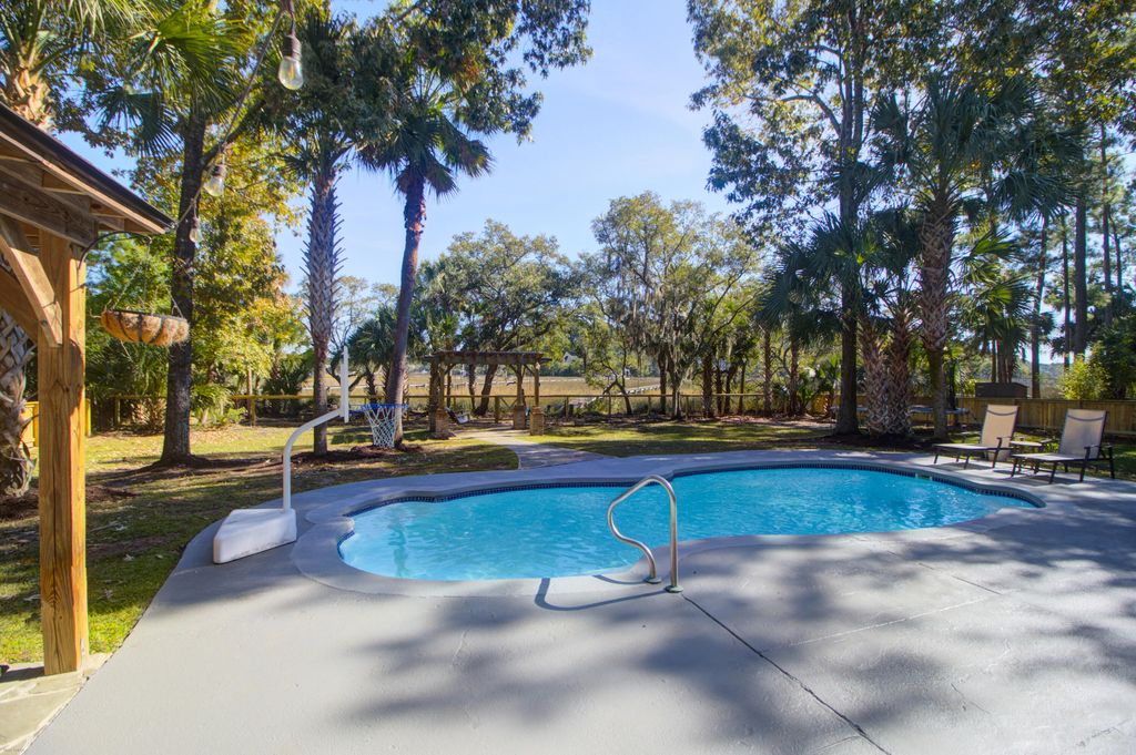 Photo of 1913 Dunes Mill Way, Mount Pleasant, SC 29466 (MLS # 25030189)