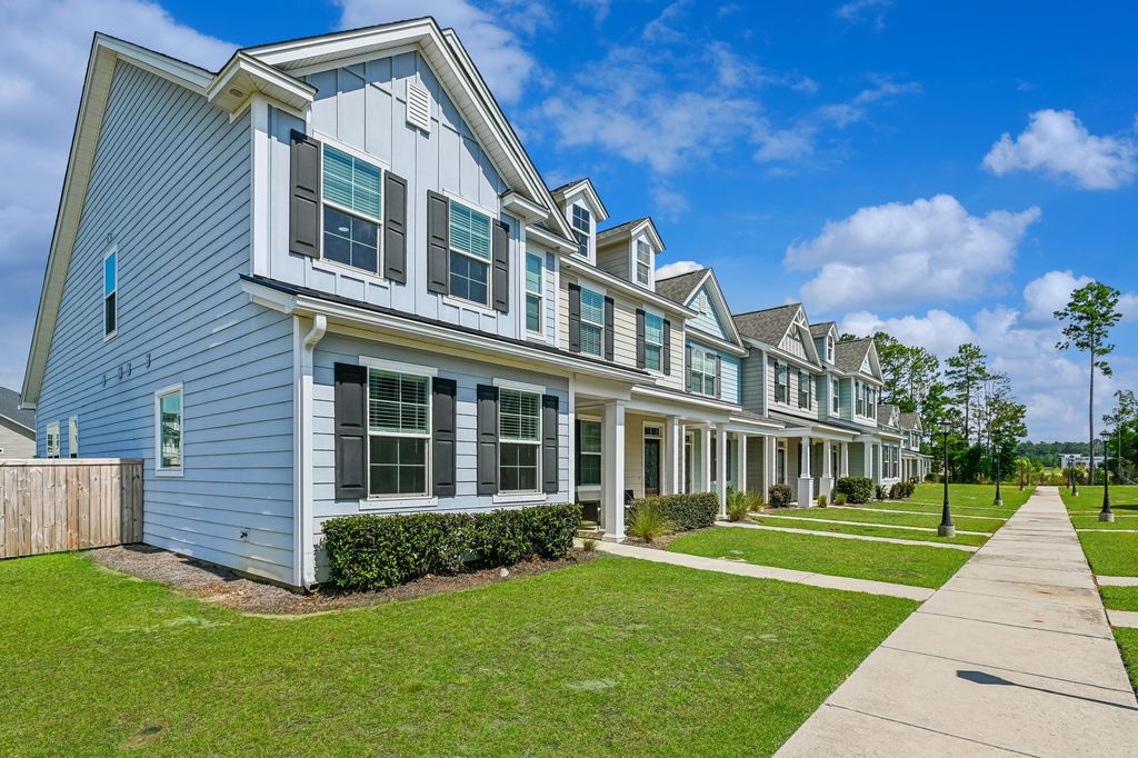 Photo of 401 Stoneleigh Lane, Moncks Corner, SC 29461 (MLS # 25025909)