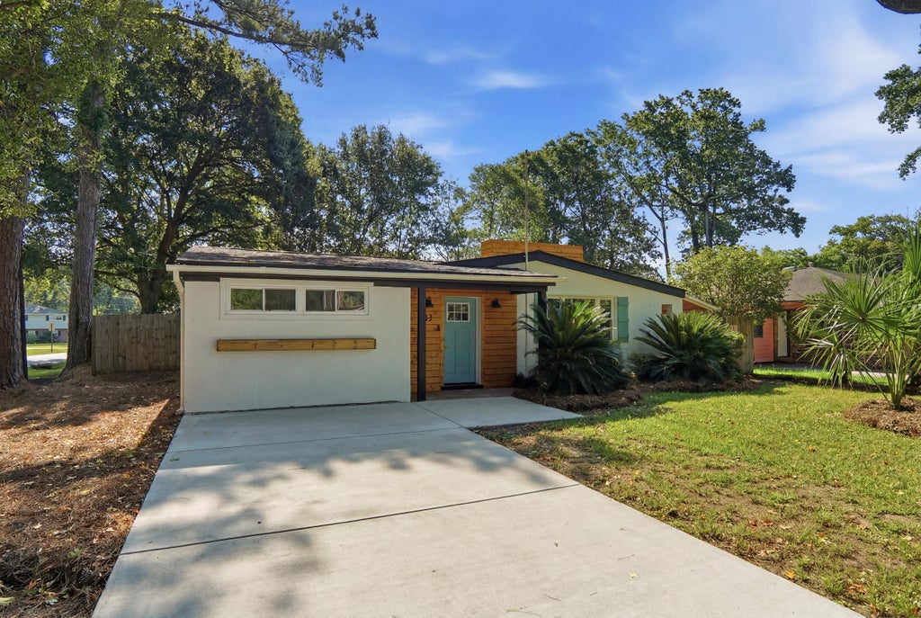 Photo of 32 Briarcliff Drive, Charleston, SC 29407 (MLS # 26029567)