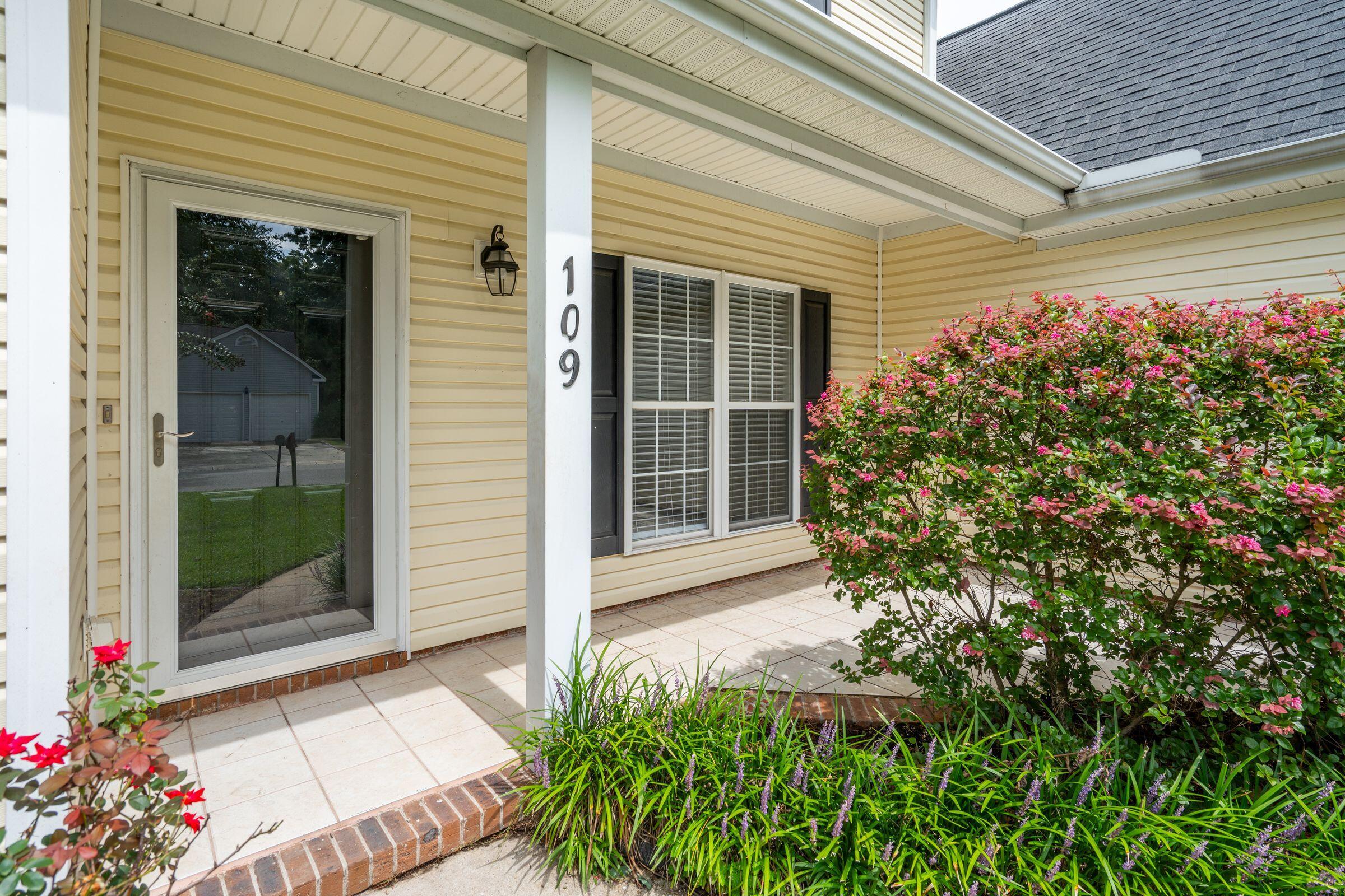 109 Thomaston Avenue
