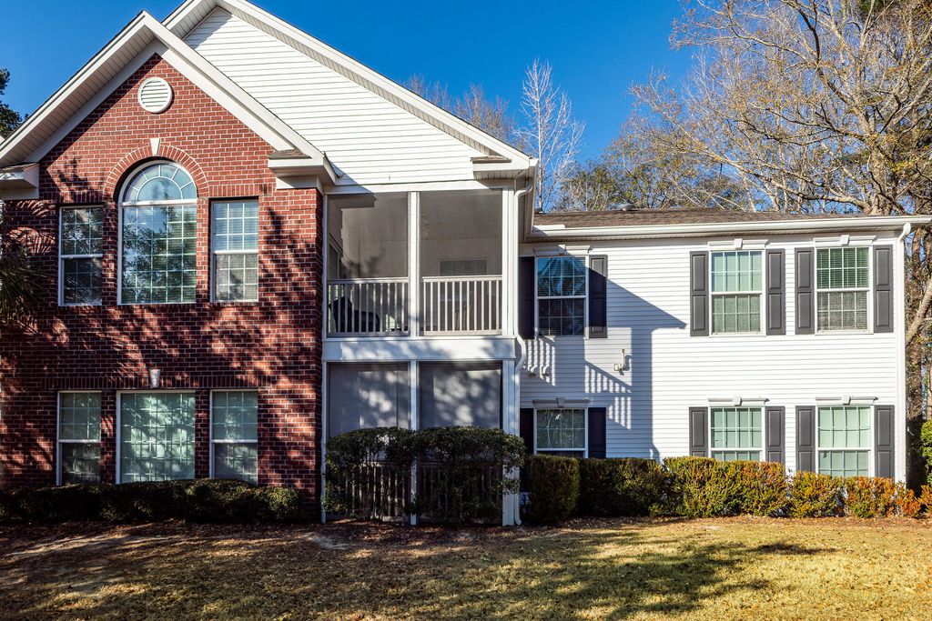 Photo of 132 Golf View Lane, Summerville, SC 29485 (MLS # 26001341)