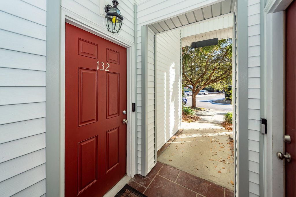 Photo of 132 Golf View Lane, Summerville, SC 29485 (MLS # 26001341)