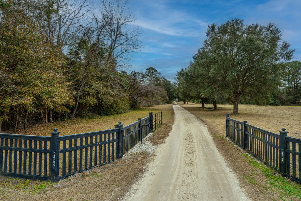 Photo of 8463 N Hwy 17, McClellanville, SC 29458 (MLS # 25022906)
