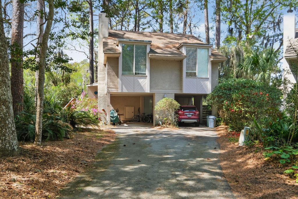 Photo of 21 Bridgeport Lane, Hilton Head Island, SC 29928 (MLS # 26011203)