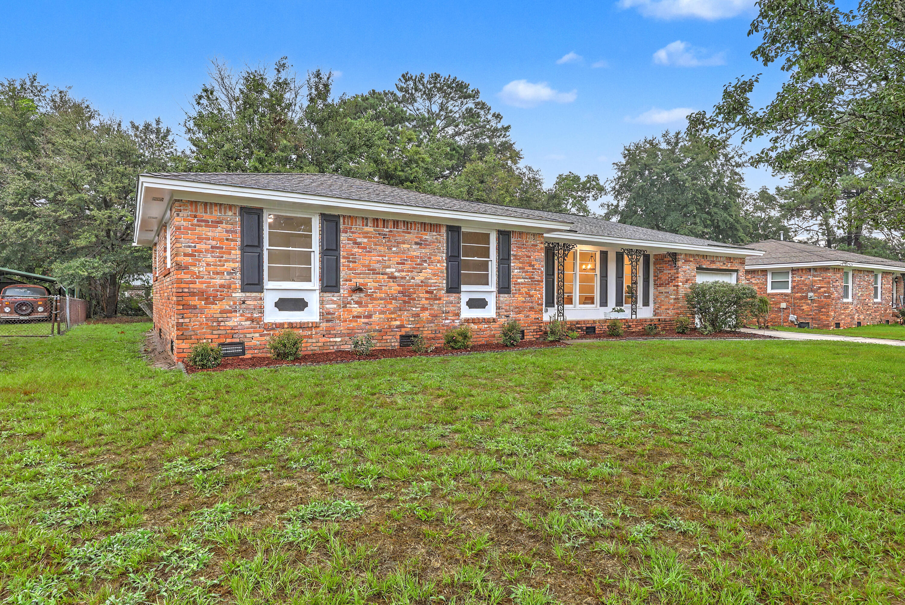 1234 Woodside Drive
