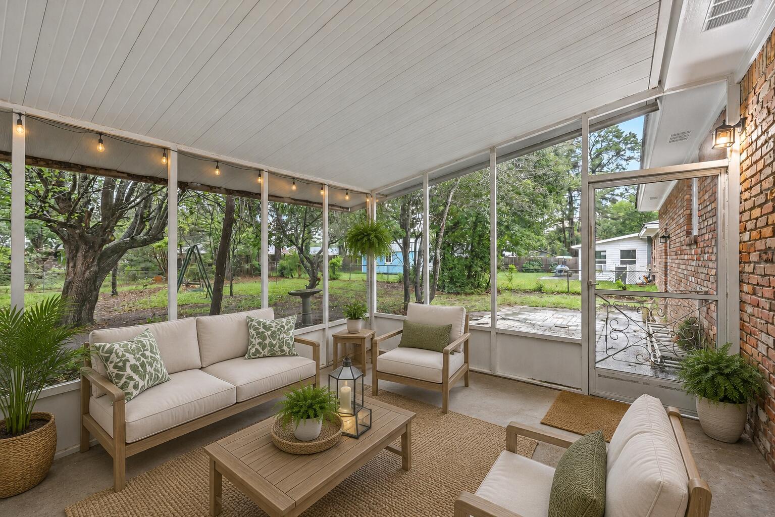 1234 Woodside Drive