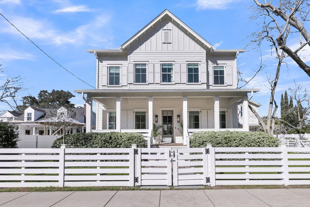 Photo of 546 Center Street, Mount Pleasant, SC 29464 (MLS # 26003826)