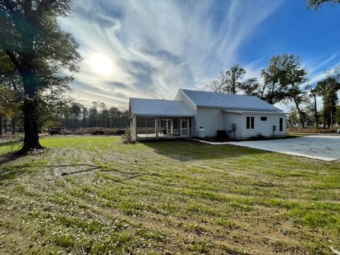 A home in Summerton