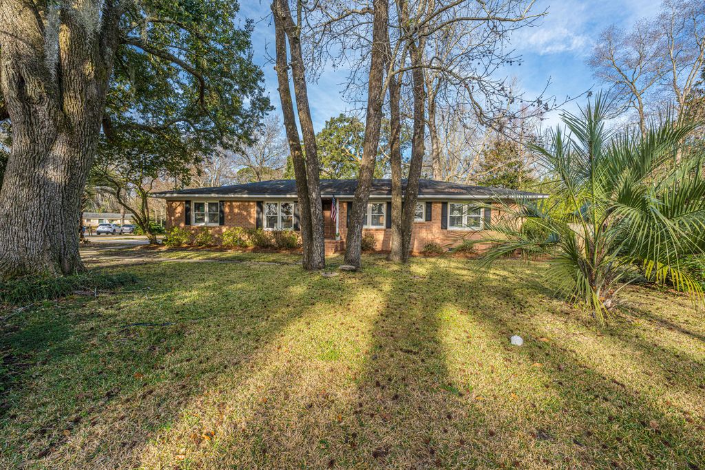 Photo of 719 Swan Avenue, Charleston, SC 29414 (MLS # 26001926)