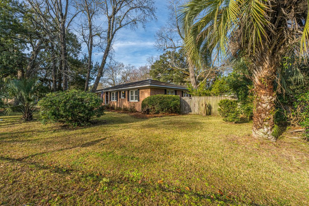 Photo of 719 Swan Avenue, Charleston, SC 29414 (MLS # 26001926)