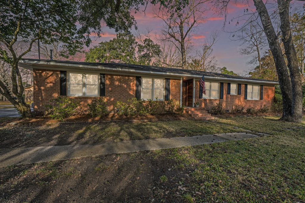 Photo of 719 Swan Avenue, Charleston, SC 29414 (MLS # 26001926)