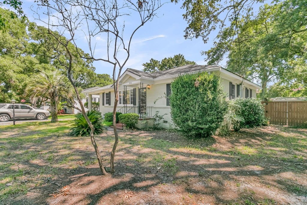 Photo of 934 Yorktown Drive, Charleston, SC 29412 (MLS # 26020114)