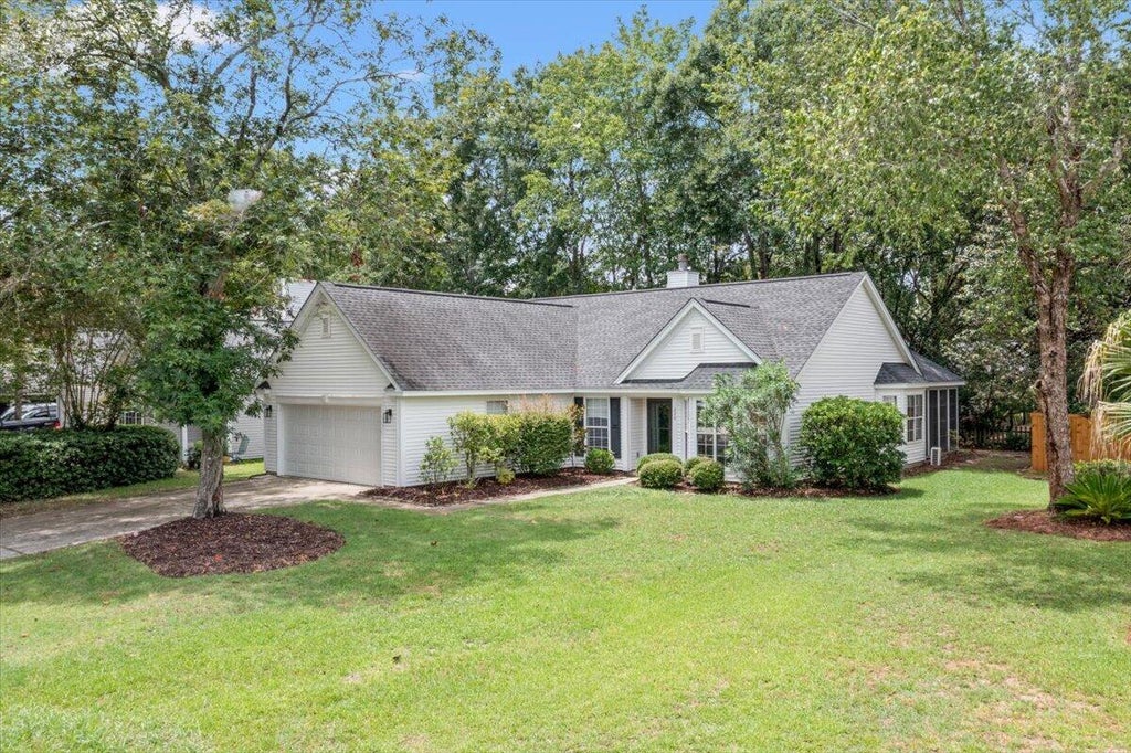 Photo of 226 Historic Drive, Mount Pleasant, SC 29464 (MLS # 26020160)
