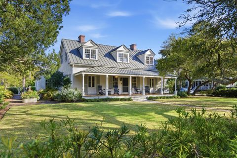 Photo of 2320 Middle Street, Sullivans Island, SC 29482 (MLS # 26009700)