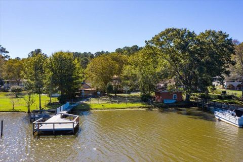 A home in Summerton