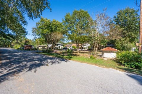 A home in Summerton