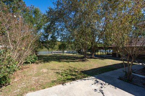 A home in Summerton