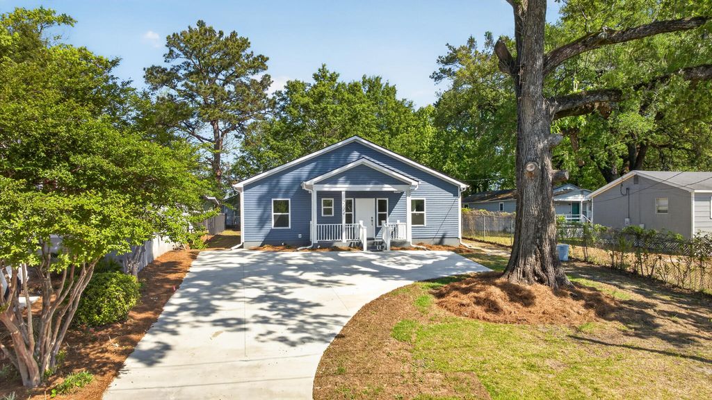 Photo of 2114 James Bell Drive, North Charleston, SC 29406 (MLS # 26010426)