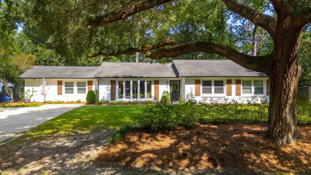 Photo of 1750 Carlin Avenue, Charleston, SC 29412 (MLS # 26000567)