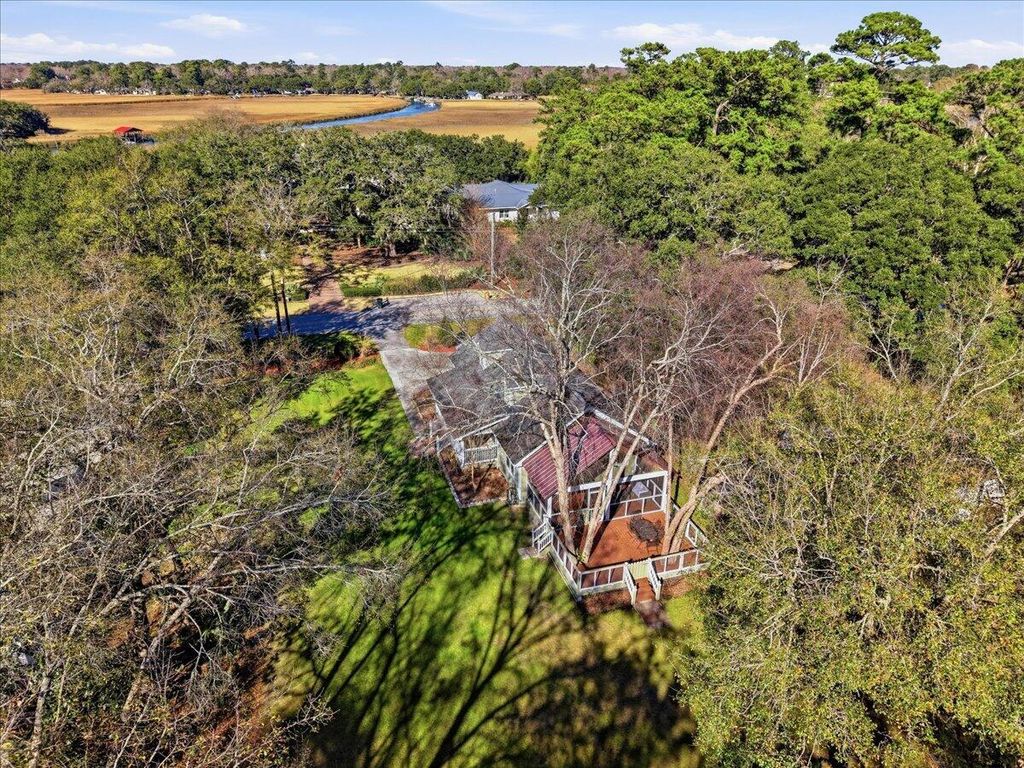 Photo of 1309 N Edgewater Drive, Charleston, SC 29407 (MLS # 26001943)