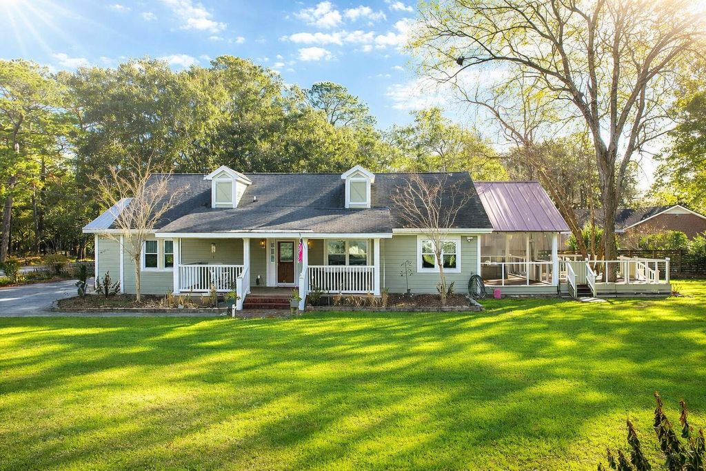 Photo of 1309 N Edgewater Drive, Charleston, SC 29407 (MLS # 26001943)