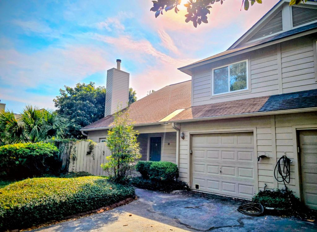 Photo of 13 Maplecrest Drive, Charleston, SC 29412 (MLS # 25031544)