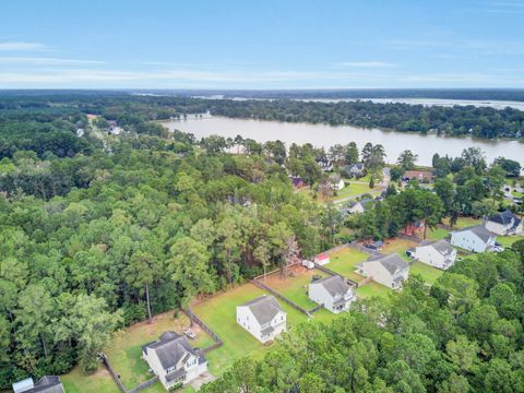 A home in Moncks Corner