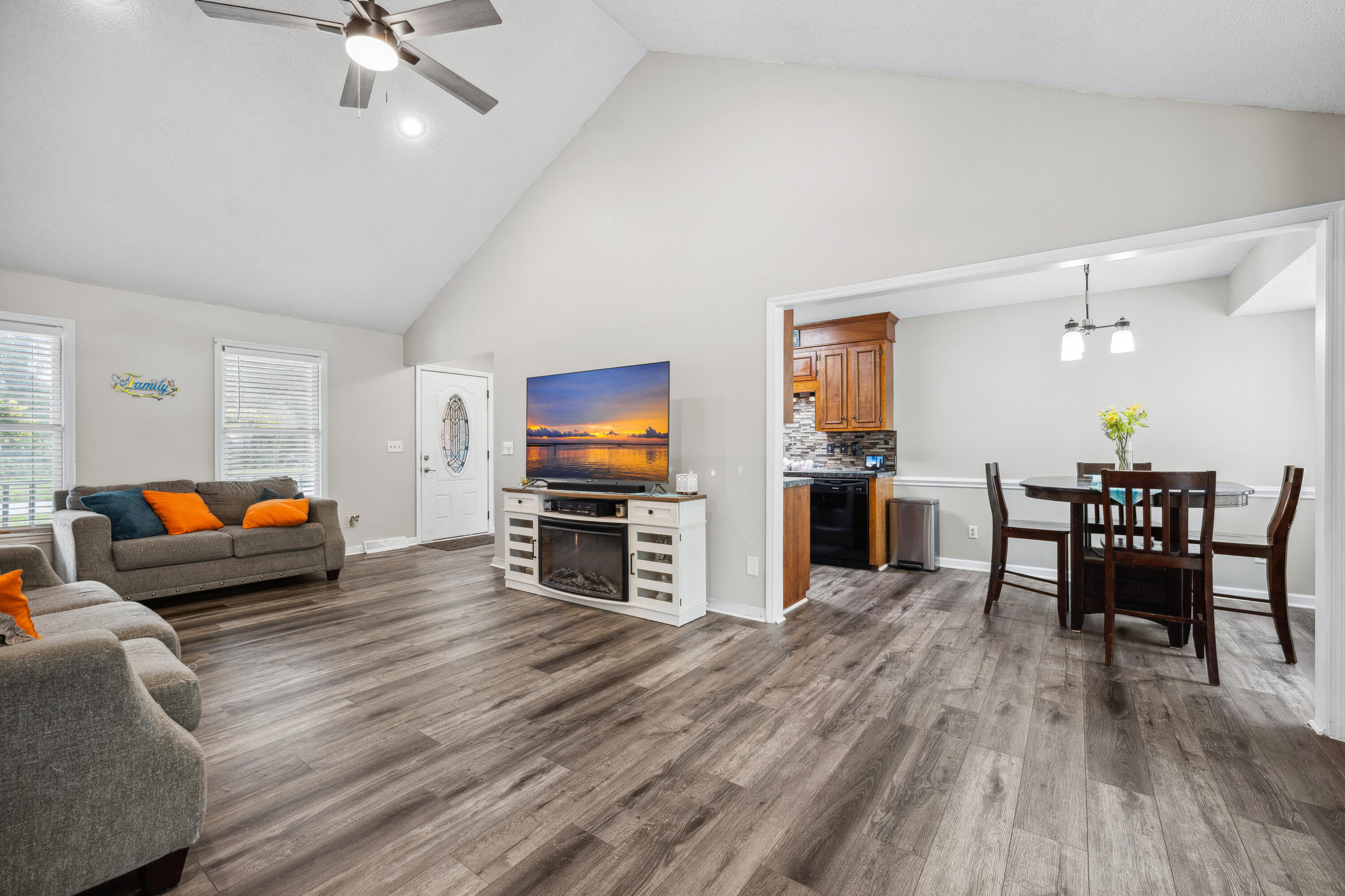 2233 Glendale Drive