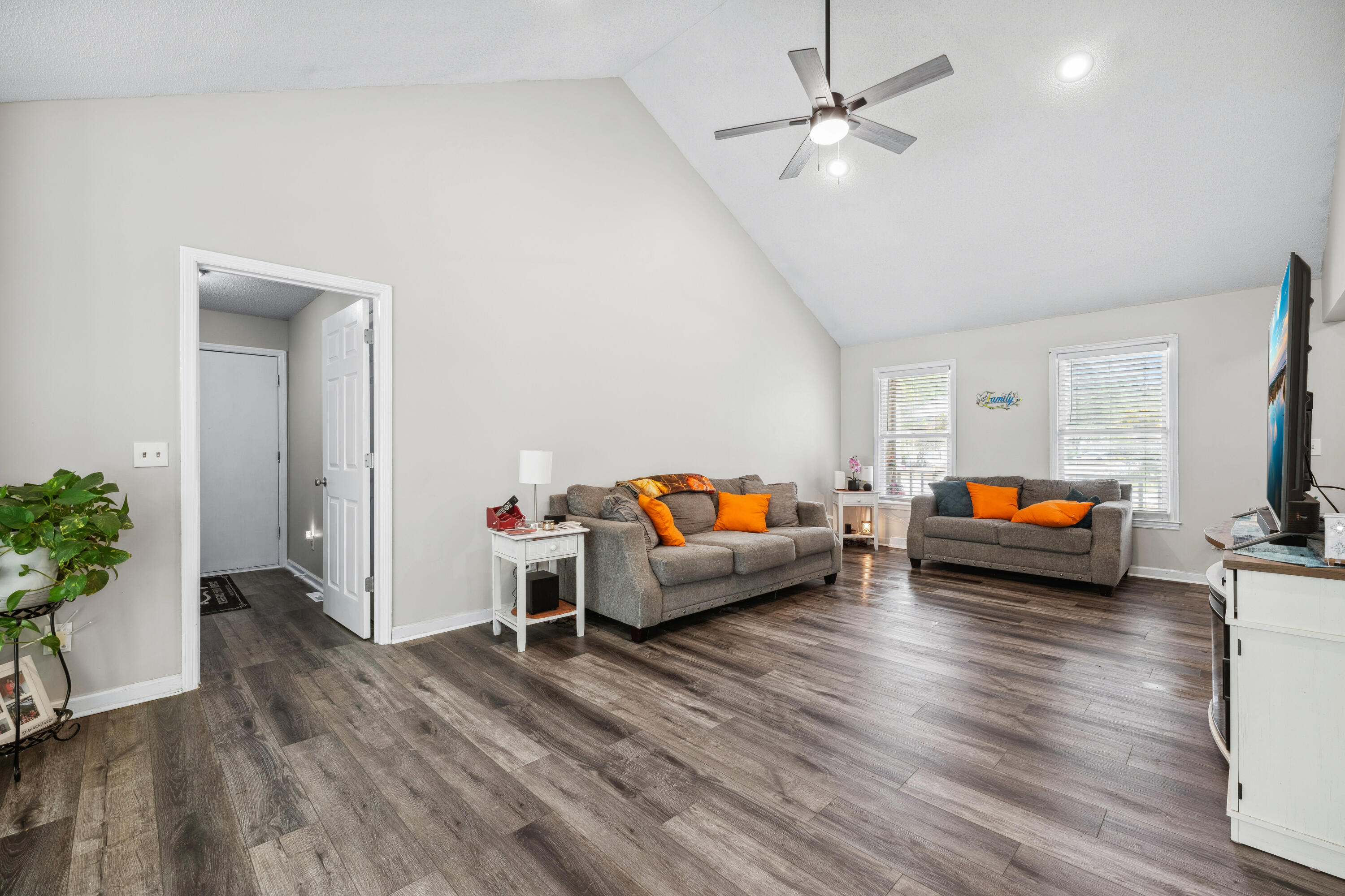 2233 Glendale Drive