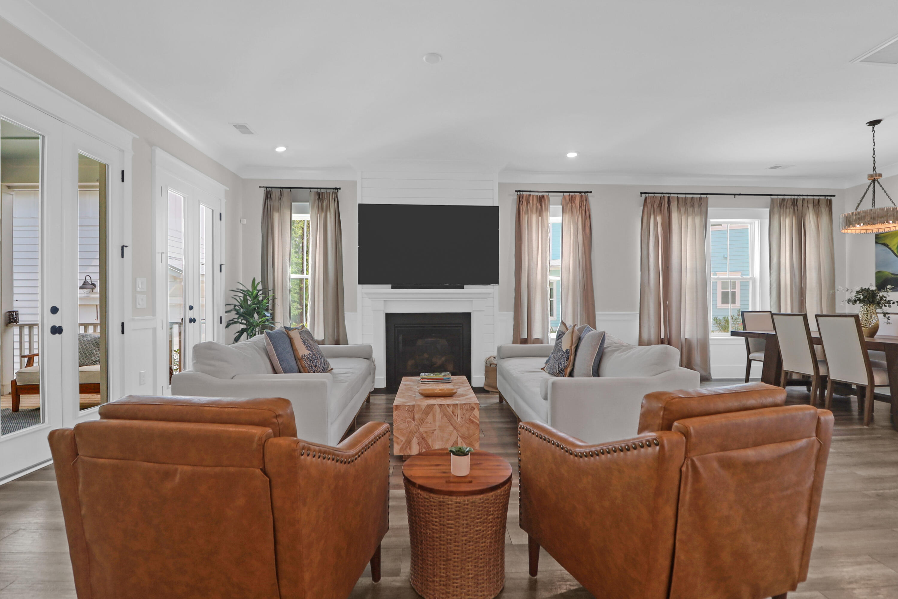 Mount Pleasant, South Carolina 29466, United States, 5 Bedrooms Bedrooms, ,5 BathroomsBathrooms,Residential,Contingent,126183