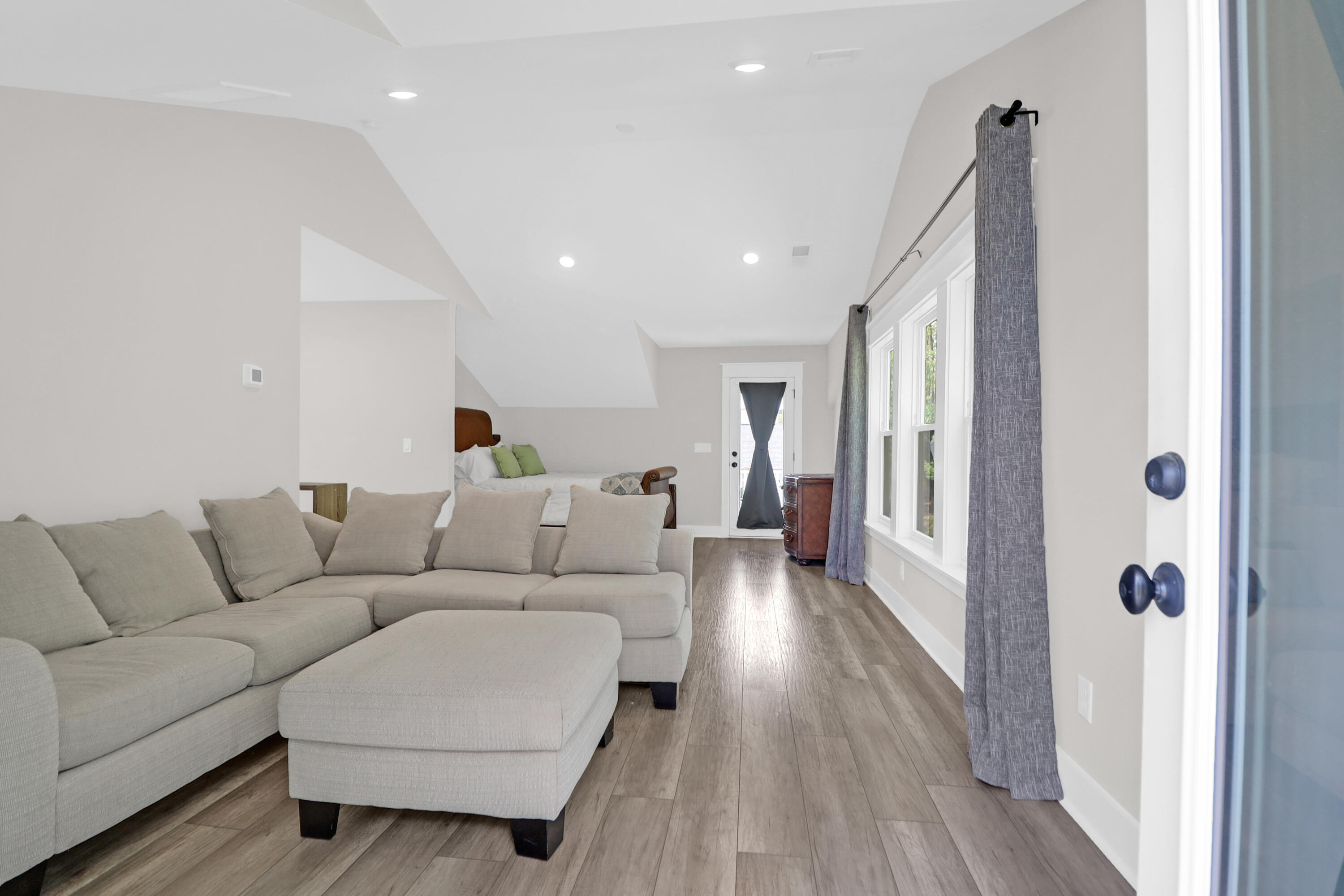 Mount Pleasant, South Carolina 29466, United States, 5 Bedrooms Bedrooms, ,5 BathroomsBathrooms,Residential,Contingent,126183