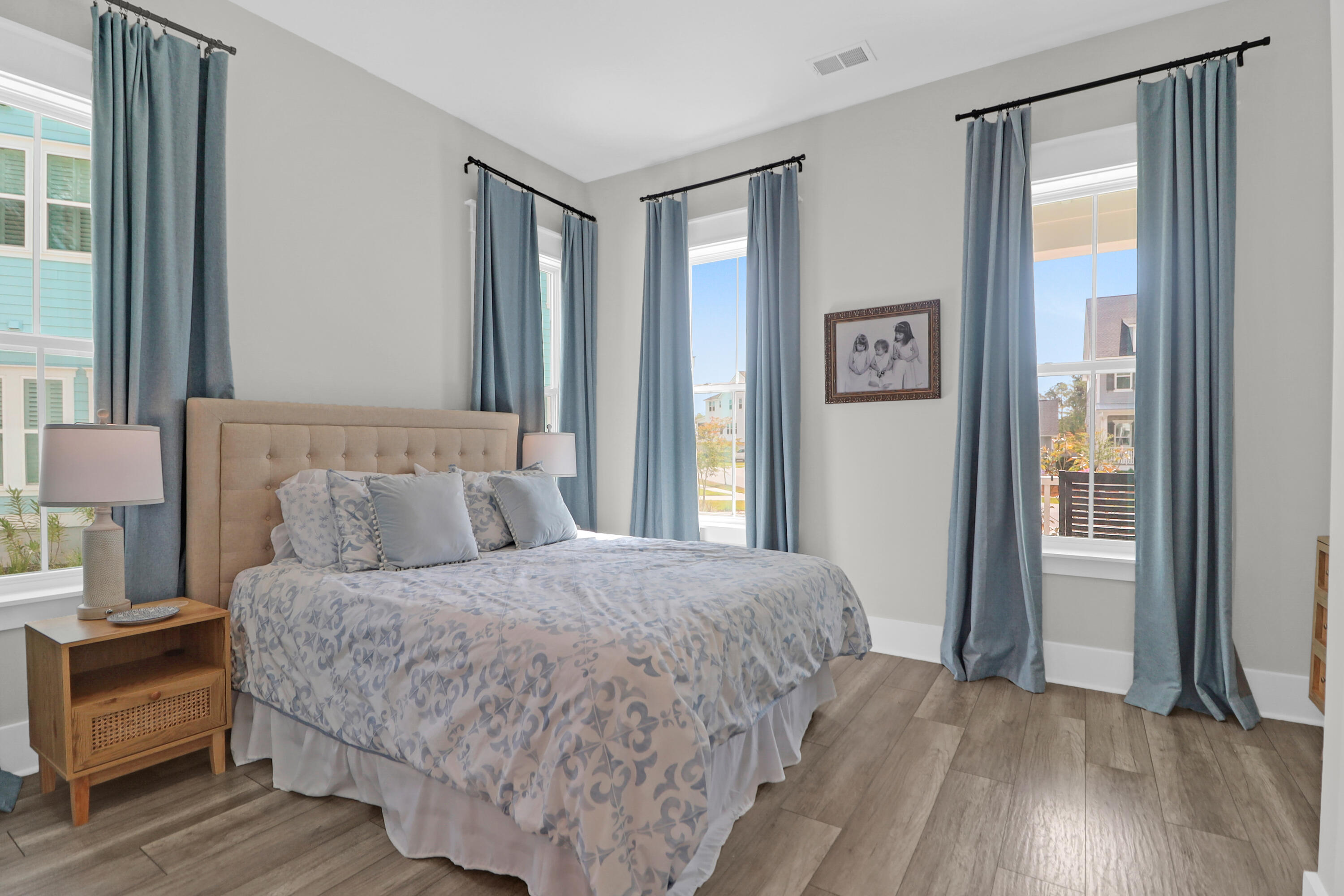 Mount Pleasant, South Carolina 29466, United States, 5 Bedrooms Bedrooms, ,5 BathroomsBathrooms,Residential,Contingent,126183