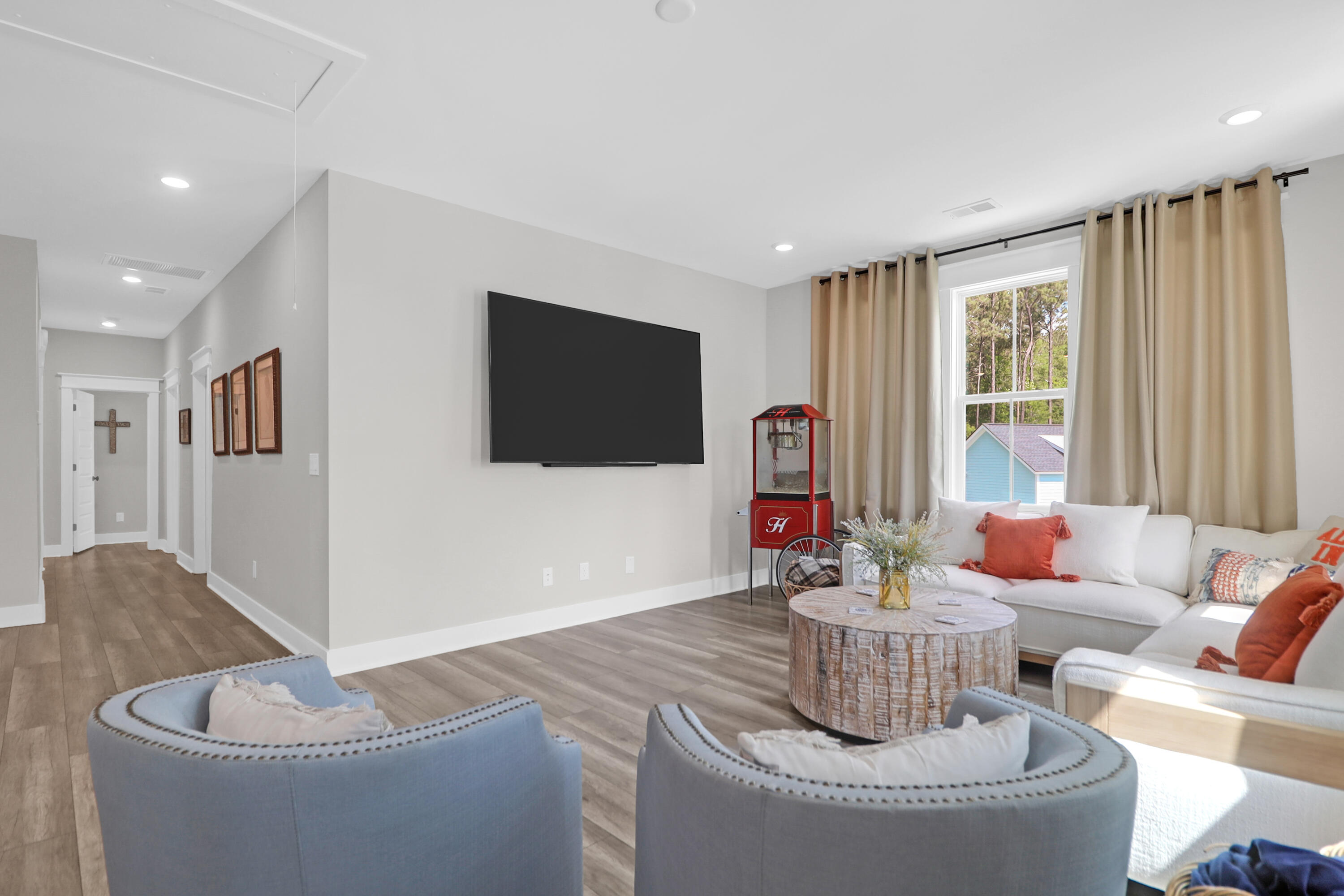 Mount Pleasant, South Carolina 29466, United States, 5 Bedrooms Bedrooms, ,5 BathroomsBathrooms,Residential,Contingent,126183