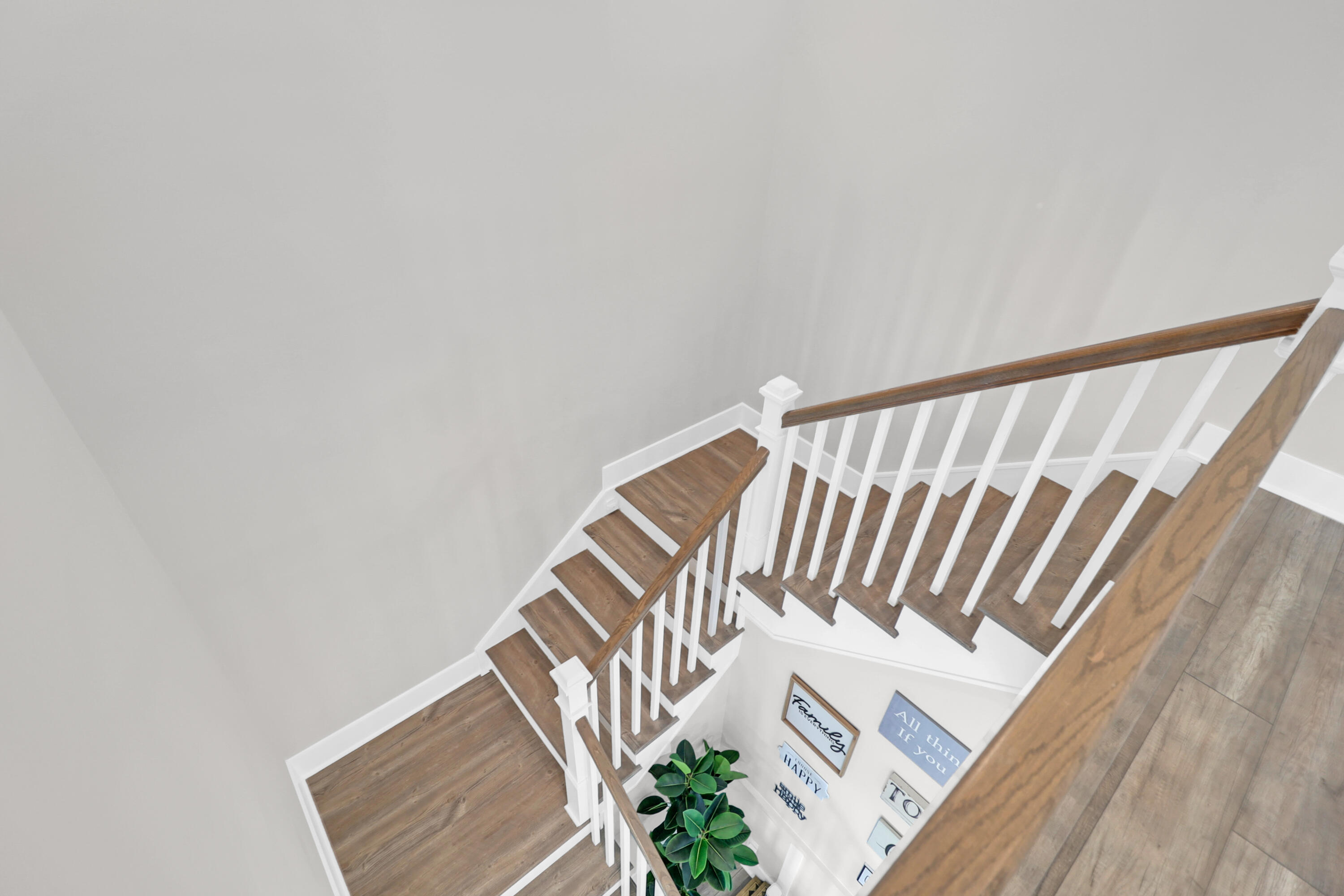 Mount Pleasant, South Carolina 29466, United States, 5 Bedrooms Bedrooms, ,5 BathroomsBathrooms,Residential,Contingent,126183