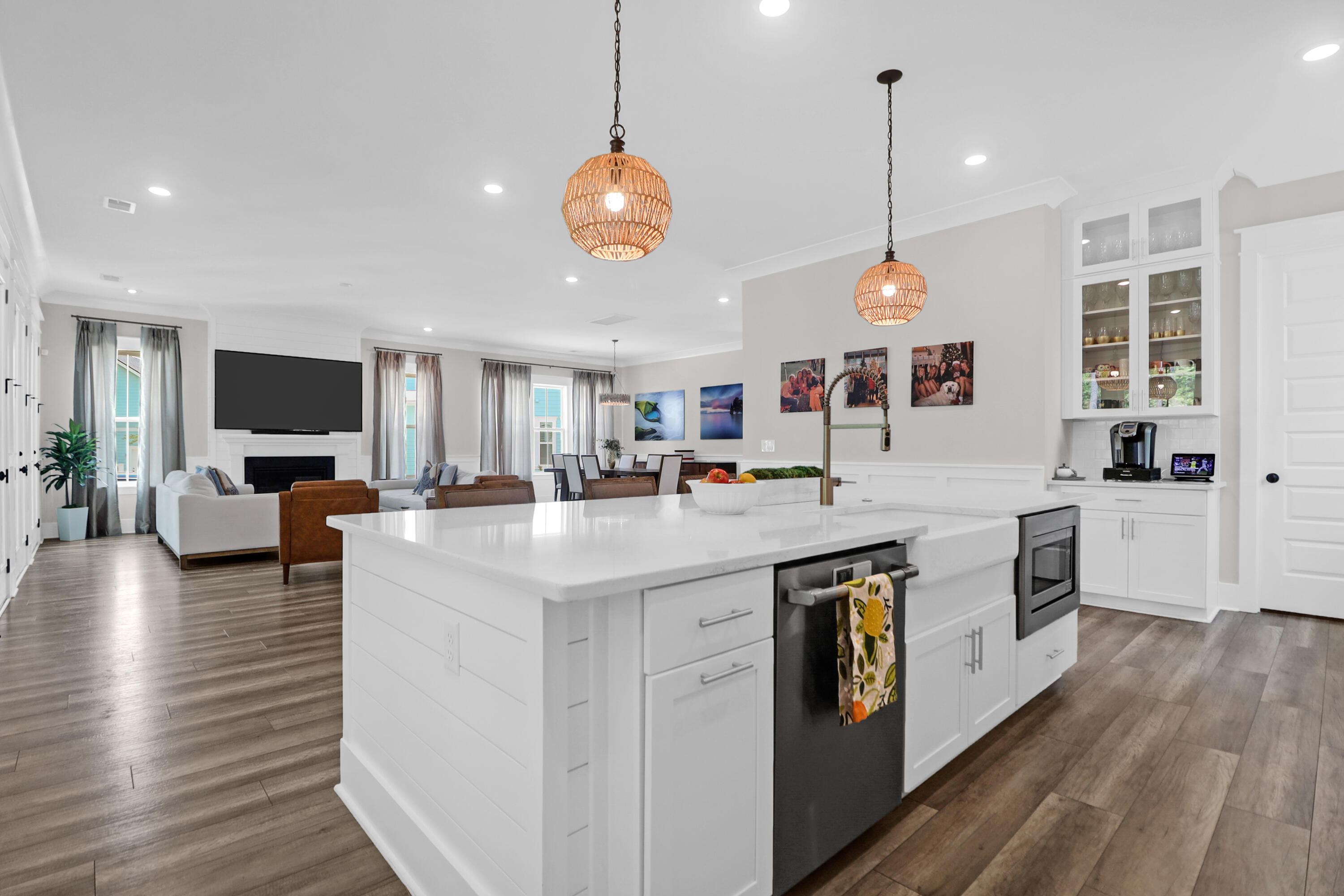 Mount Pleasant, South Carolina 29466, United States, 5 Bedrooms Bedrooms, ,5 BathroomsBathrooms,Residential,Contingent,126183