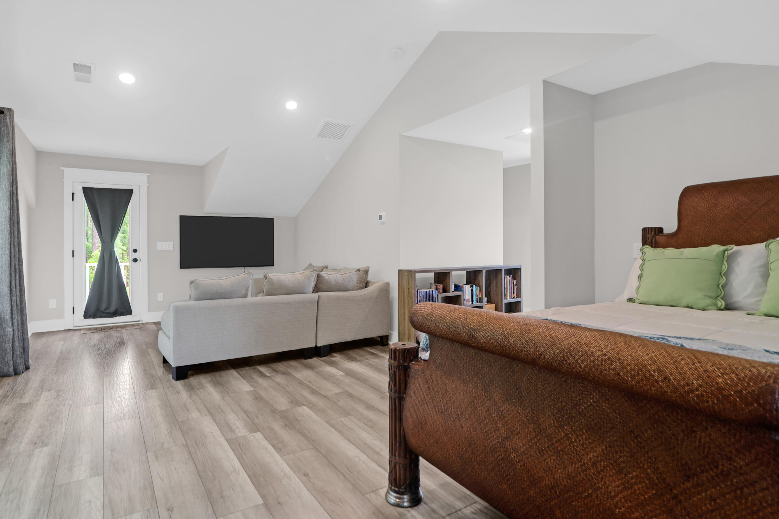 Mount Pleasant, South Carolina 29466, United States, 5 Bedrooms Bedrooms, ,5 BathroomsBathrooms,Residential,Contingent,126183