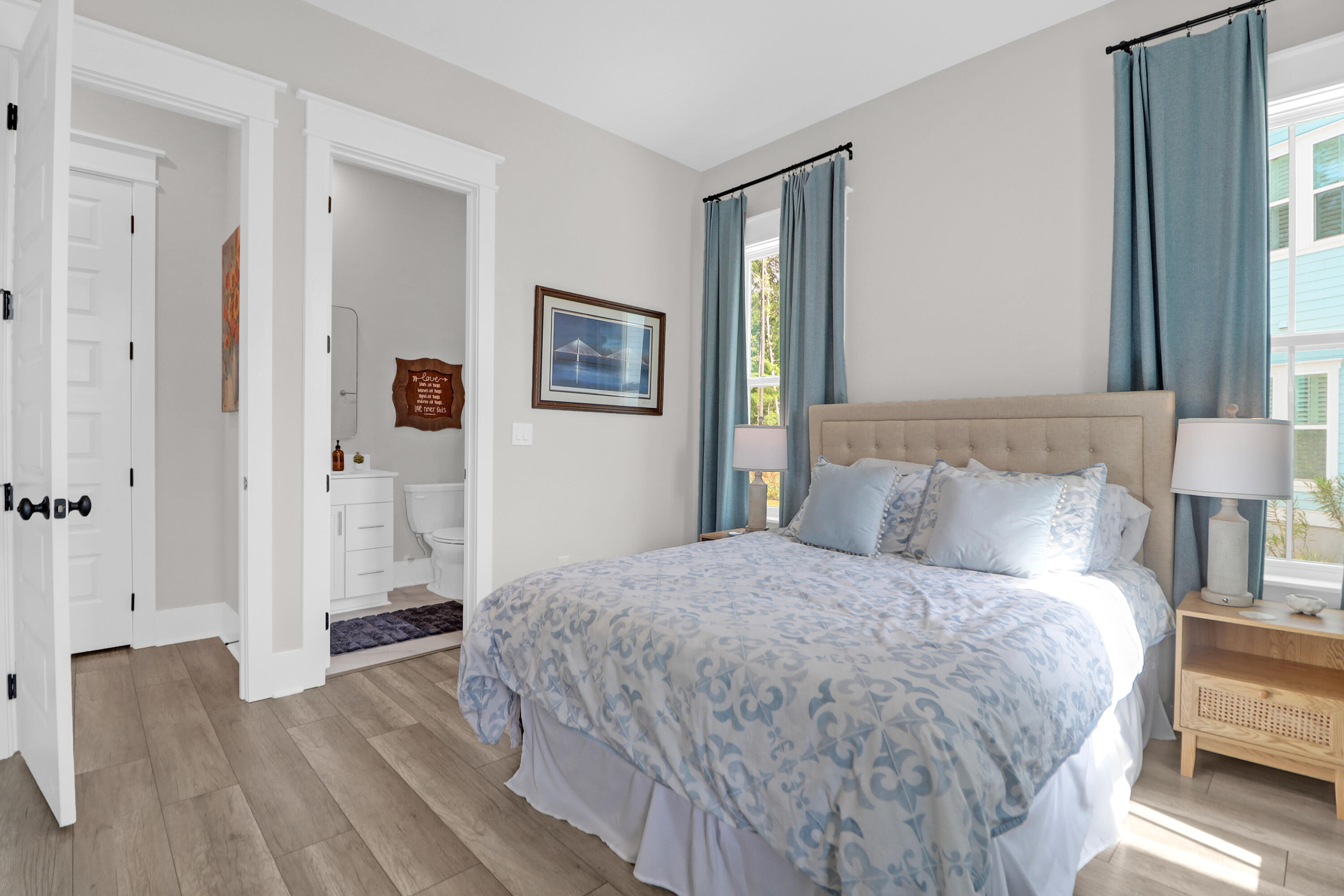 Mount Pleasant, South Carolina 29466, United States, 5 Bedrooms Bedrooms, ,5 BathroomsBathrooms,Residential,Contingent,126183