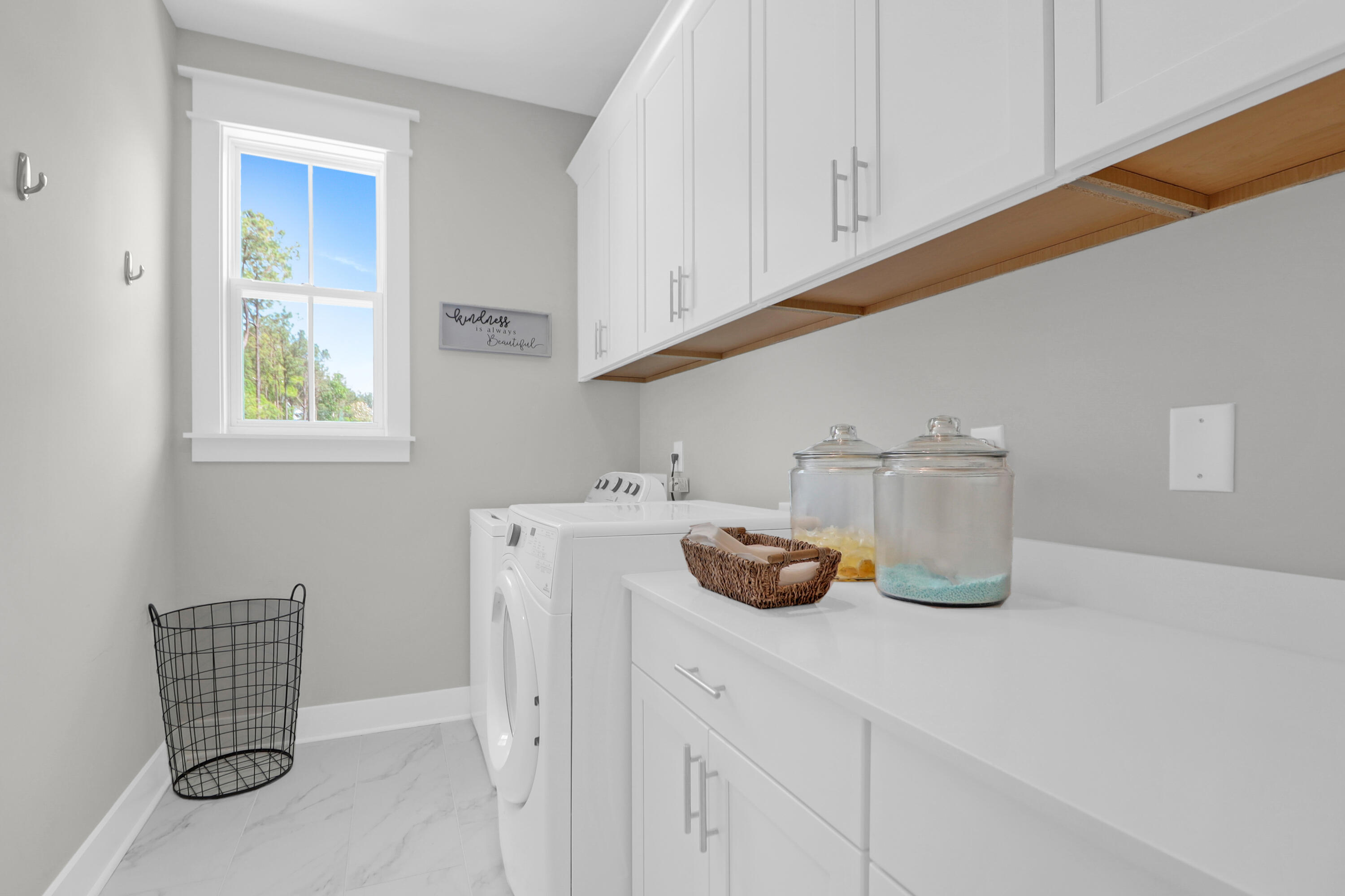 Mount Pleasant, South Carolina 29466, United States, 5 Bedrooms Bedrooms, ,5 BathroomsBathrooms,Residential,Contingent,126183