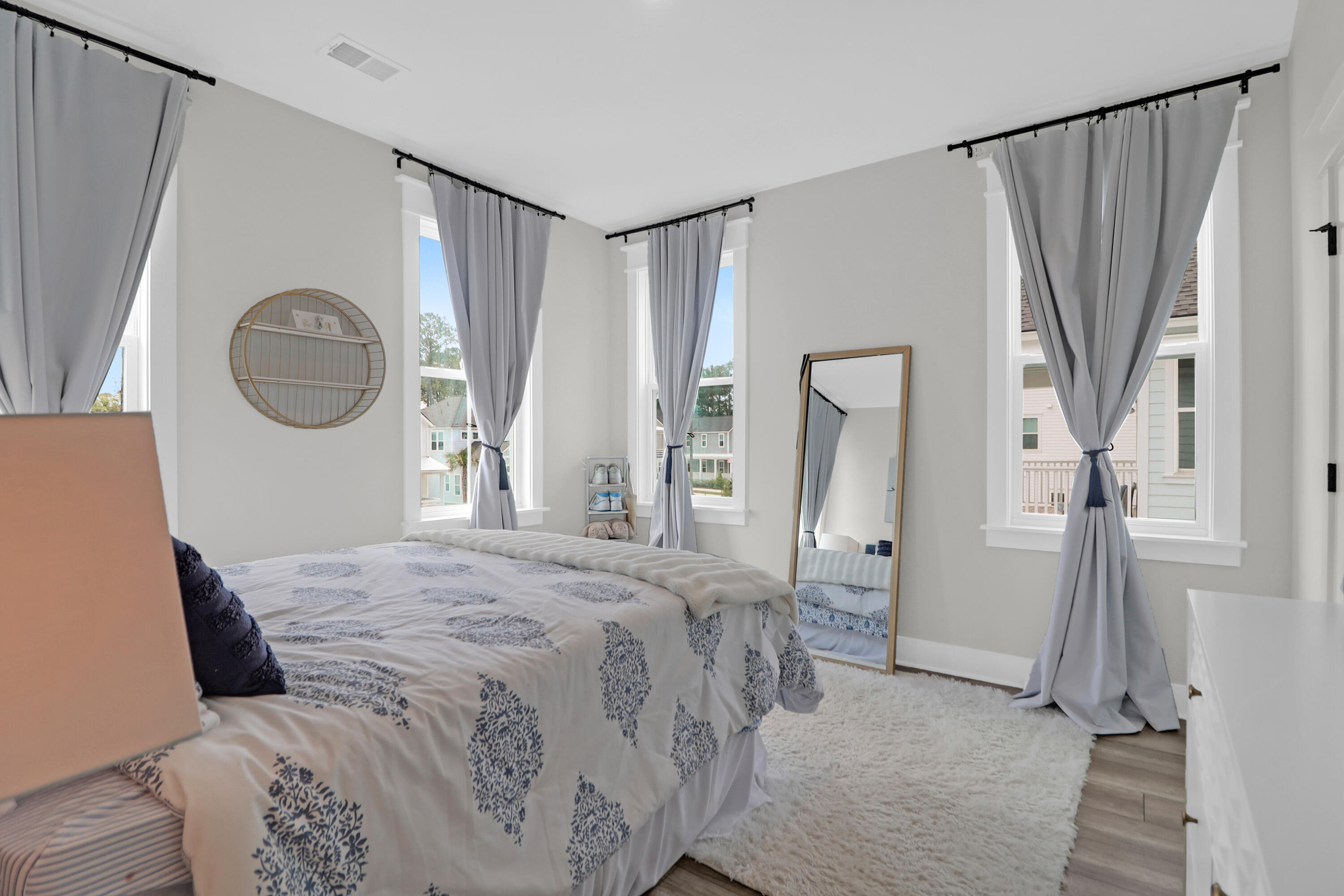 Mount Pleasant, South Carolina 29466, United States, 5 Bedrooms Bedrooms, ,5 BathroomsBathrooms,Residential,Contingent,126183