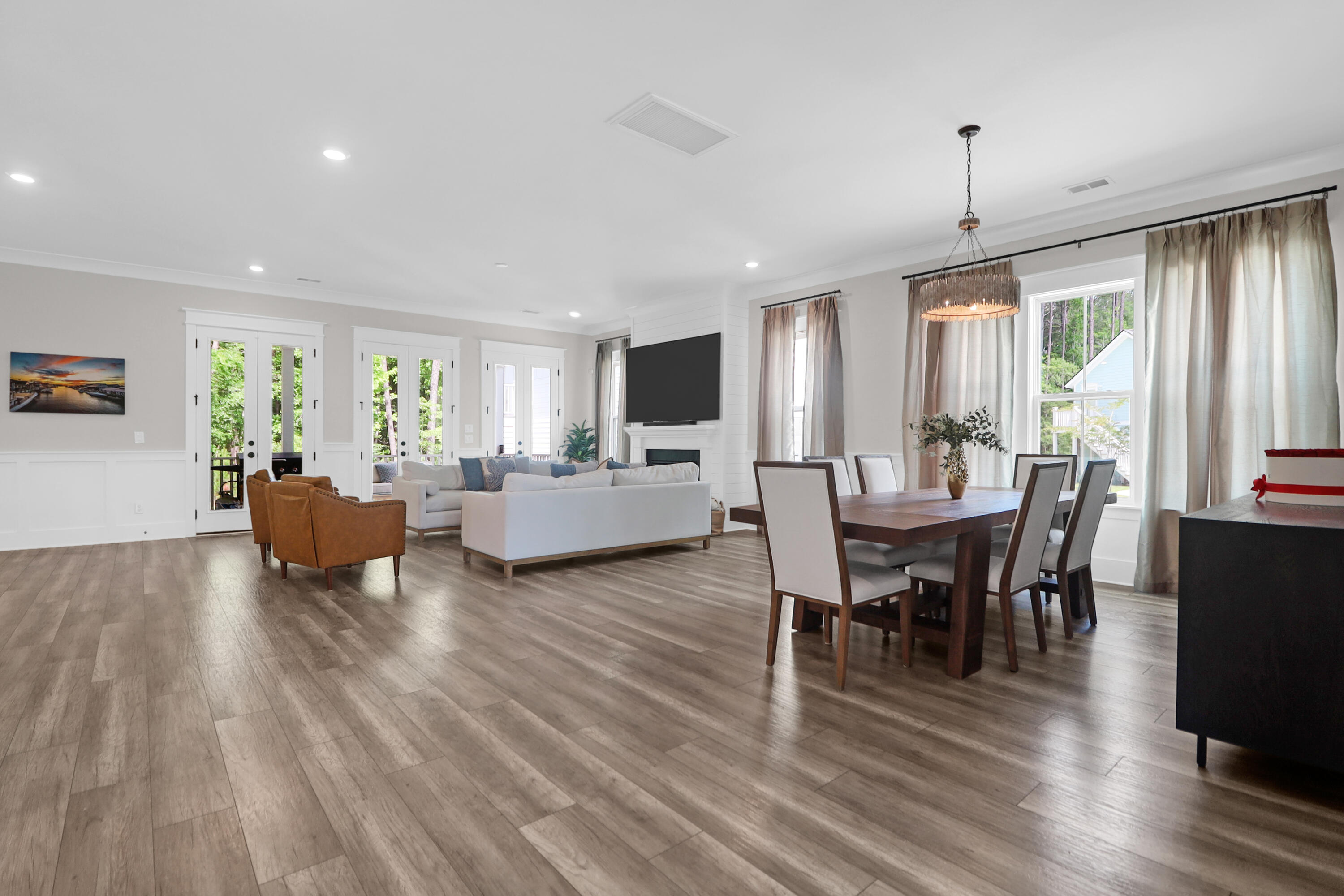 Mount Pleasant, South Carolina 29466, United States, 5 Bedrooms Bedrooms, ,5 BathroomsBathrooms,Residential,Contingent,126183