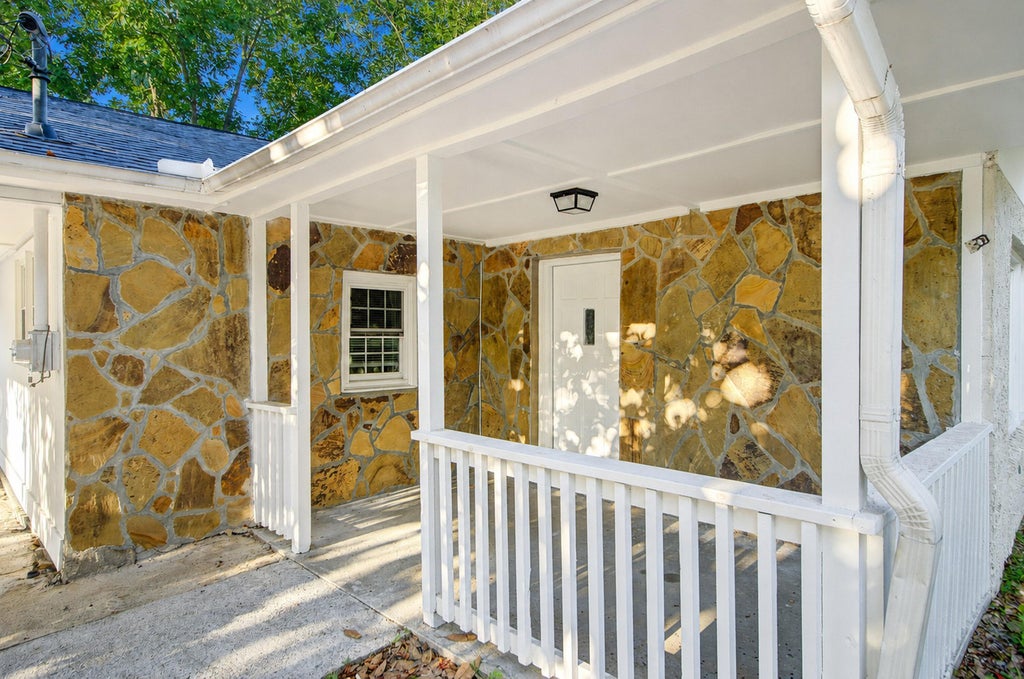 Photo of 1406 Rainbow Road, Charleston, SC 29412 (MLS # 26022100)