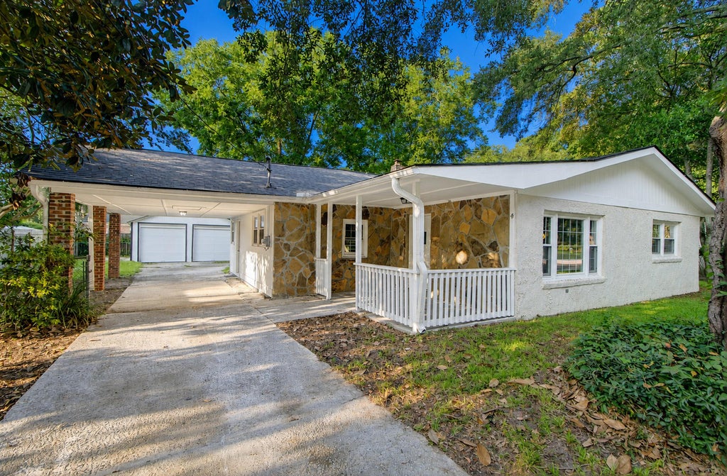Photo of 1406 Rainbow Road, Charleston, SC 29412 (MLS # 26022100)