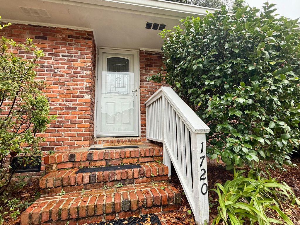Photo of 1720 Somerset Circle, Charleston, SC 29407 (MLS # 25031257)