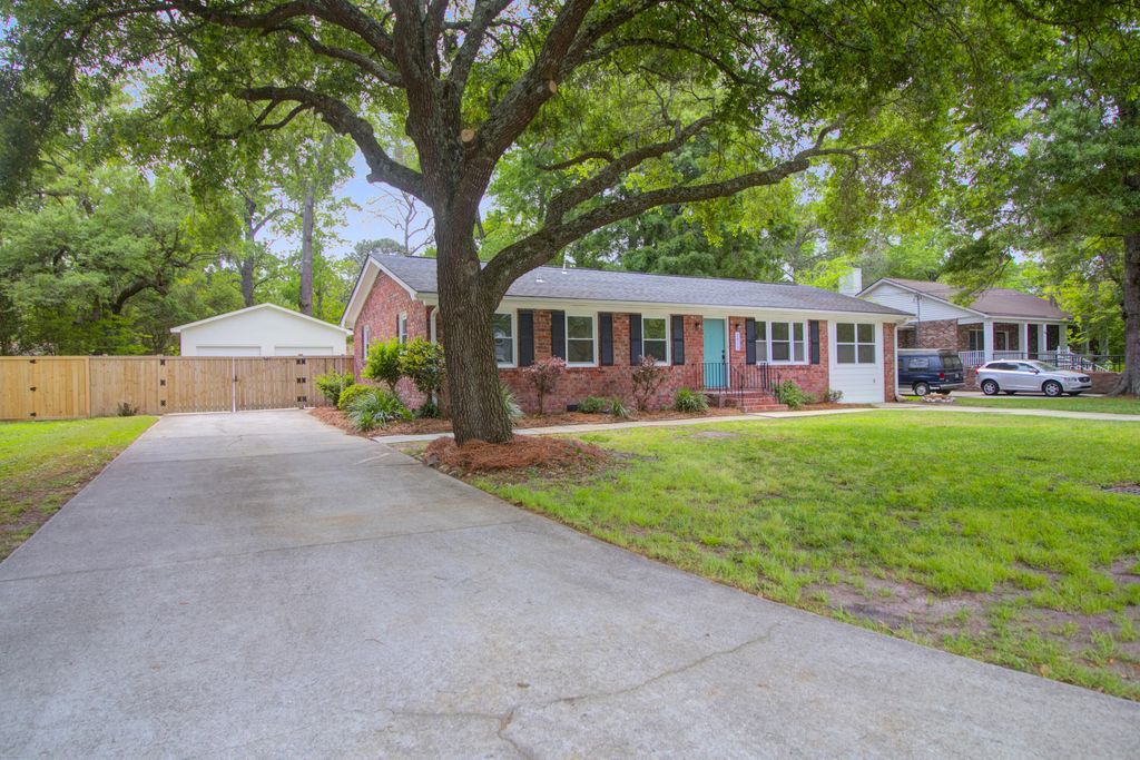 Photo of 2415 Terrell Street, Charleston, SC 29414 (MLS # 26010272)