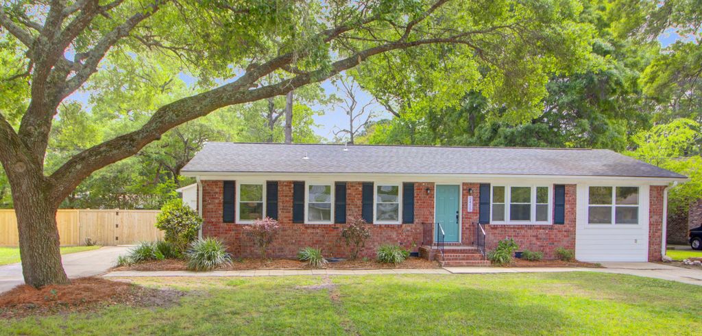 Photo of 2415 Terrell Street, Charleston, SC 29414 (MLS # 26010272)