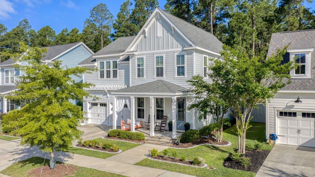 Photo of 386 Oak Park Street, Summerville, SC 29483 (MLS # 26014811)