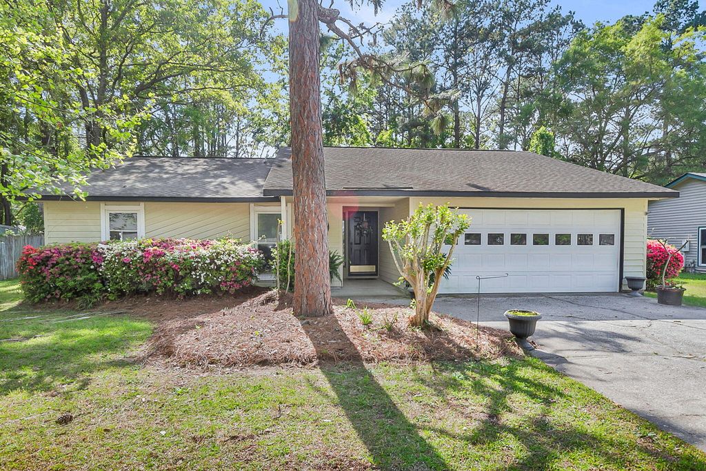 Photo of 122 Bradd Street, Summerville, SC 29483 (MLS # 26014859)