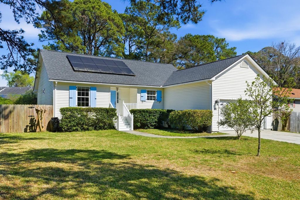 Photo of 1110 Oceanview Road, Charleston, SC 29412 (MLS # 26008157)